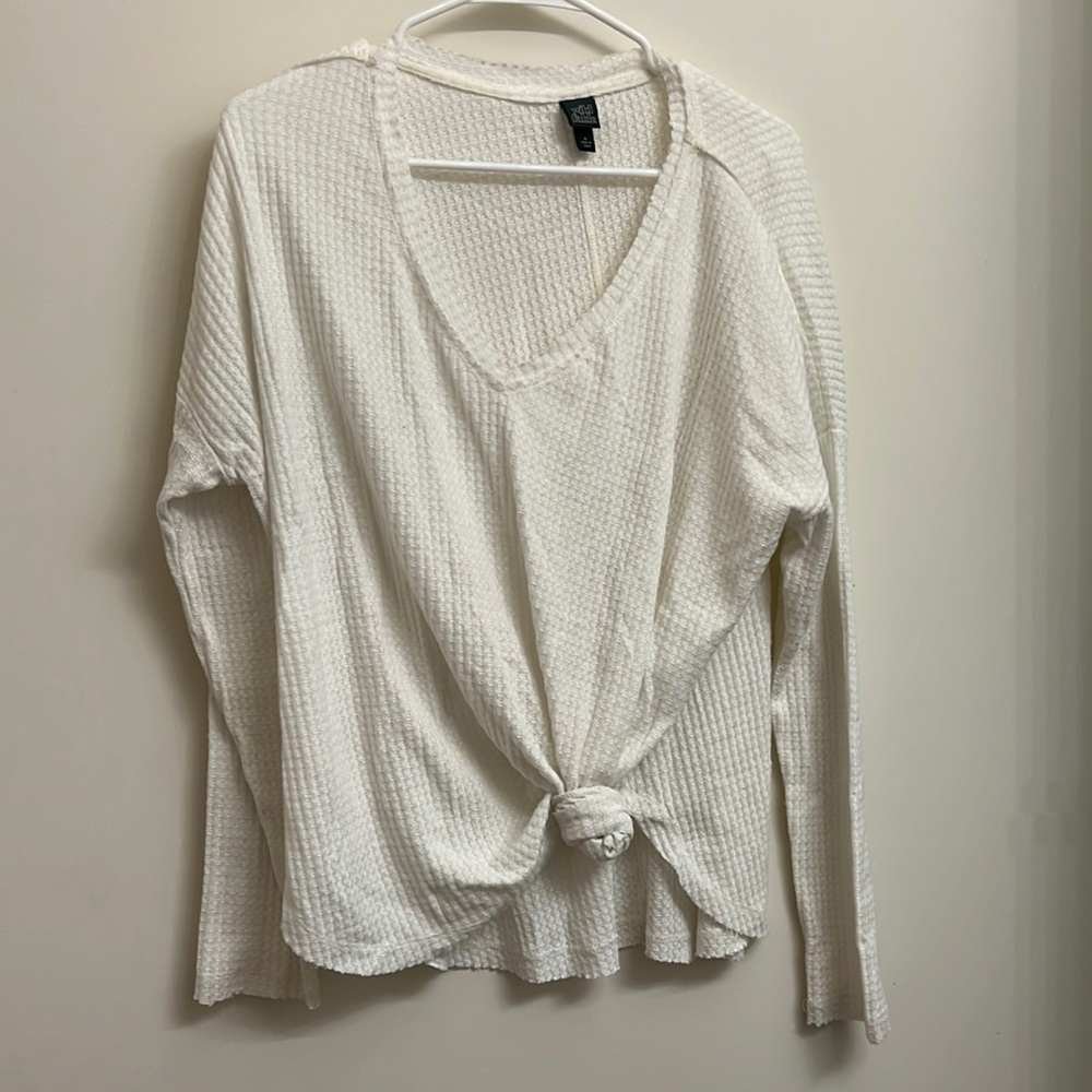 Wild fable (target) long sleeve, tie bottom, v-neck top, white